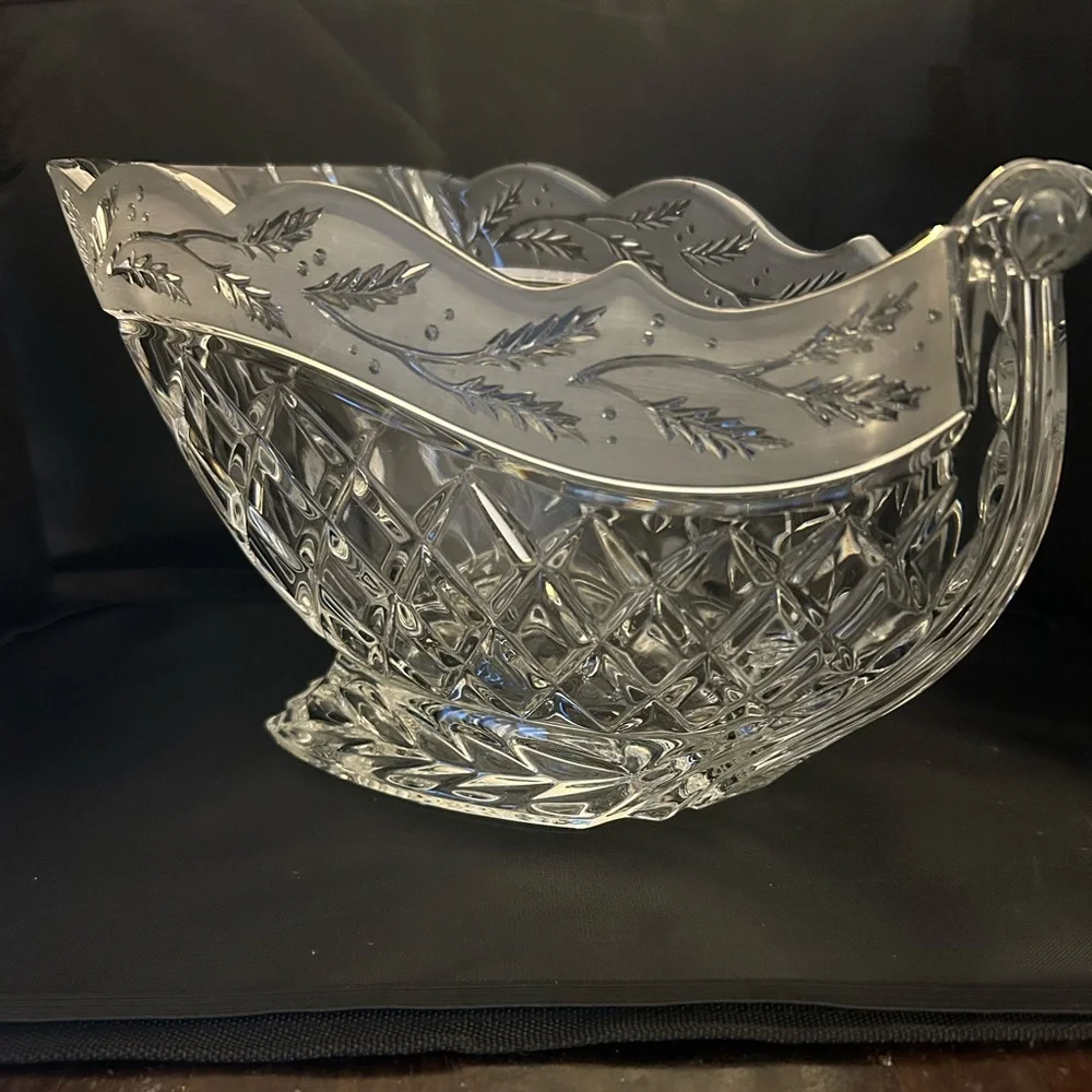 Crystal Sleigh bowl - Picture 1 of 6